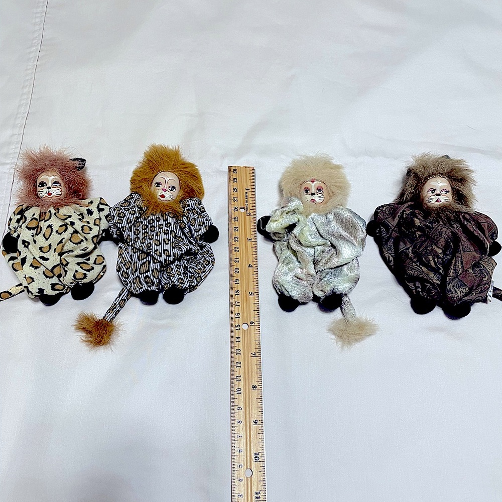 5” set of CATS DOLLS (like the musical)